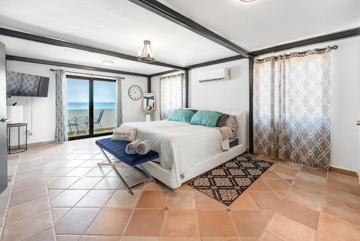 4 Bedroom Kikita Beach Villa Oceanfront W Pool Dorado Εξωτερικό φωτογραφία